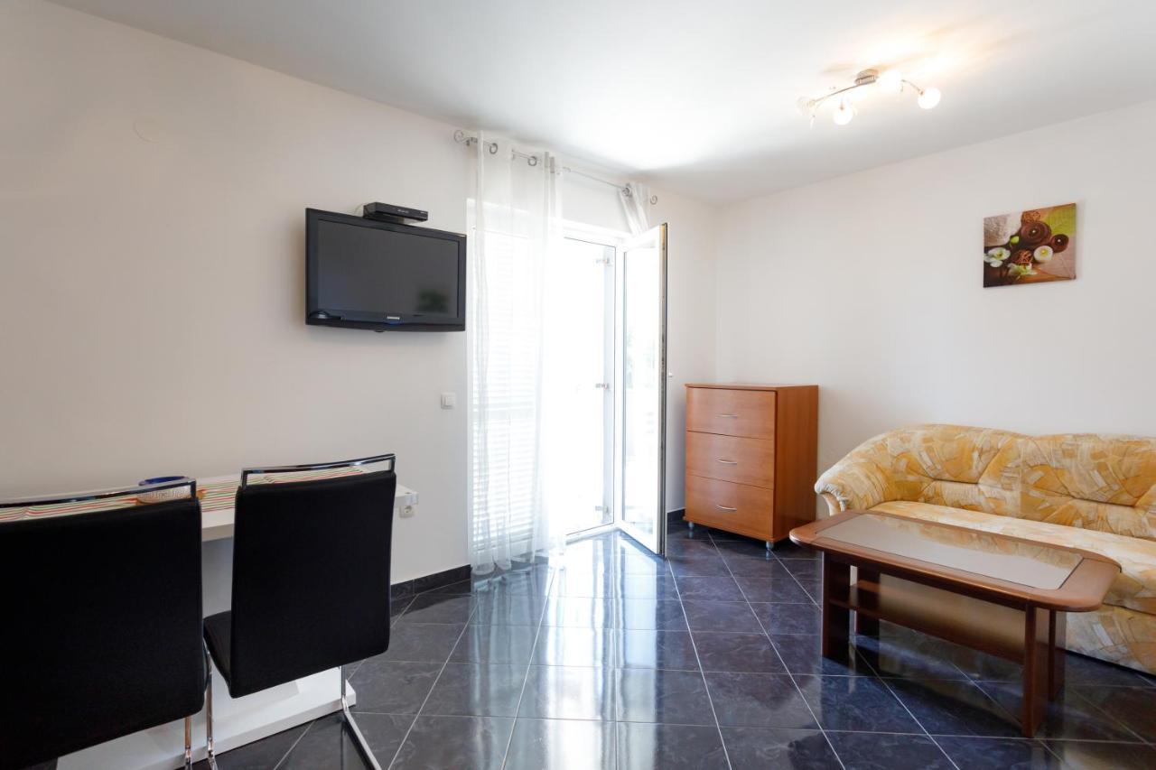 Apartments Lacic Krk Town Exterior foto