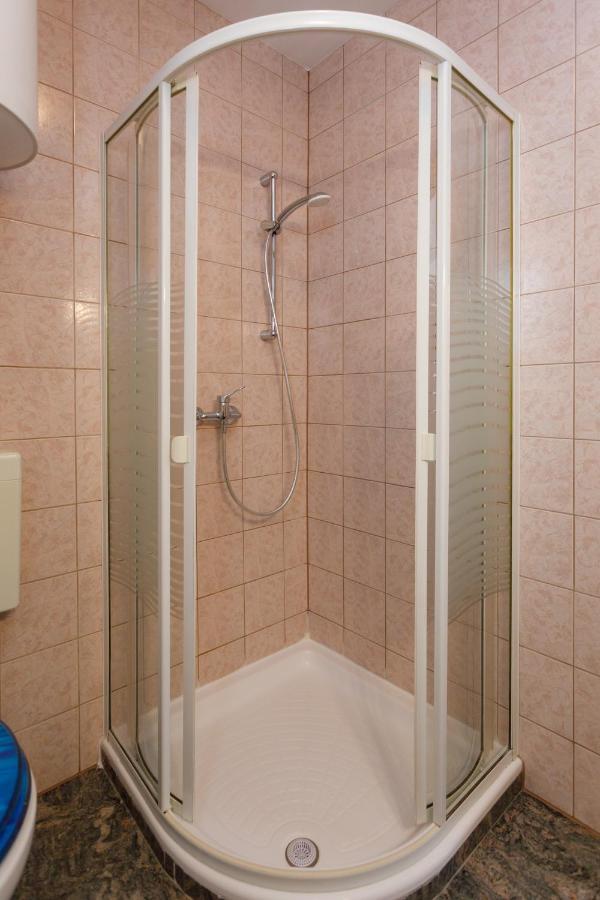 Apartments Lacic Krk Town Exterior foto